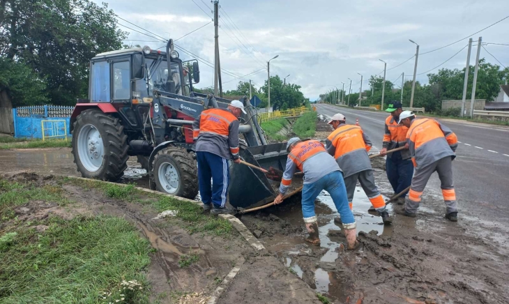 Intervențiile echipajelor S.A. ,,Drumuri Orhei” pe drumurile afectate de ploi și vânt